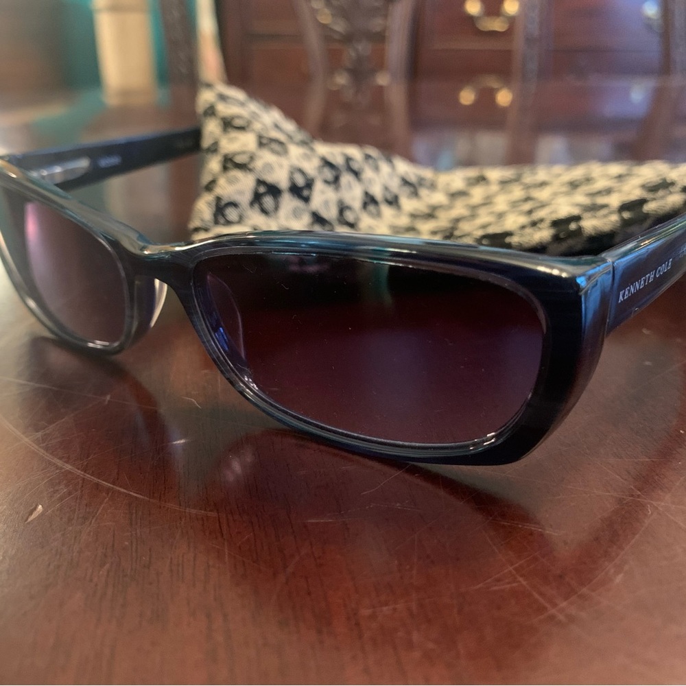 Kenneth Cole sunglasses with branded cloth bag.